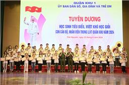 Tuyên dương hơn 150 học sinh tiêu biểu là con em cán bộ, nhân viên trong LLVT Quân khu